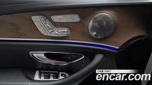 Mercedes-Benz E-Class 2018 — photo 19