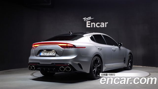 Kia Stinger 2023 — photo 2