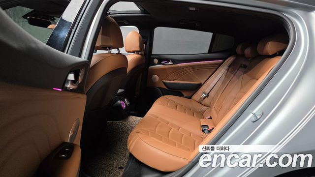 Kia Stinger 2023 — photo 18