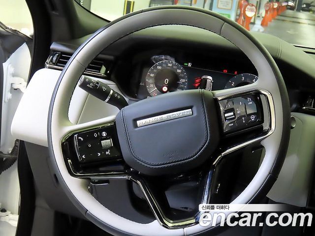 Land Rover Range Rover Velar 2026 — photo 8