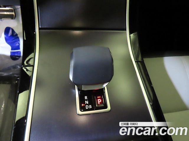 Land Rover Range Rover Velar 2026 — photo 12