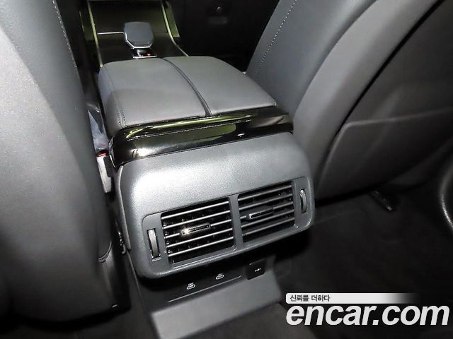 Land Rover Range Rover Velar 2026 — photo 15