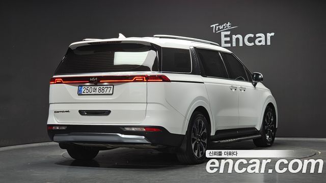 Kia Canival 2021 — photo 2