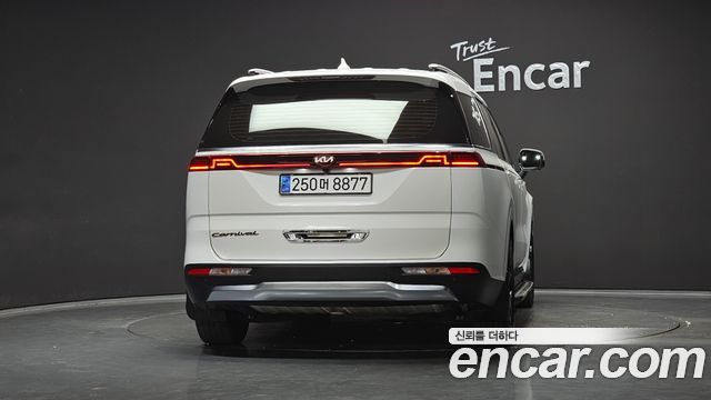 Kia Canival 2021 — photo 4