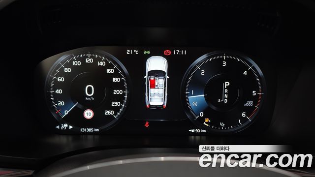 Volvo XC60 2019 — photo 11