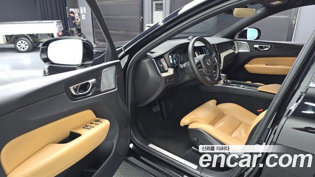 Volvo XC60 2019 — photo 13