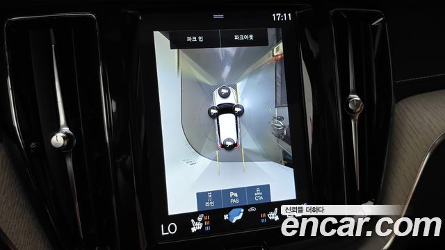 Volvo XC60 2019 — photo 21