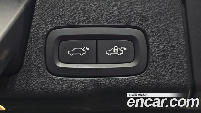 Volvo XC60 2019 — photo 25