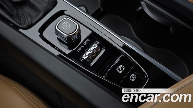 Volvo XC60 2019 — photo 26
