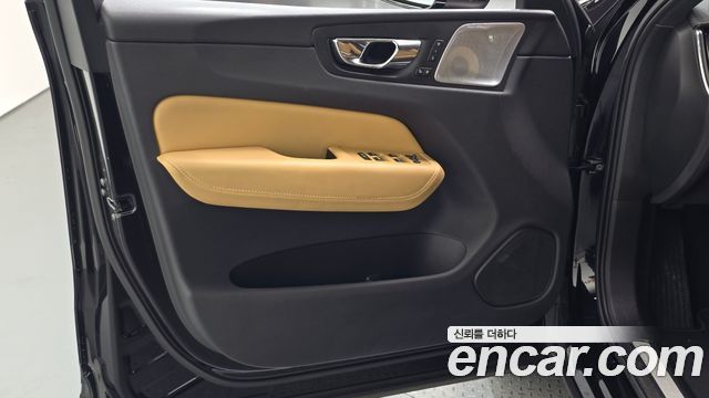 Volvo XC60 2019 — photo 14