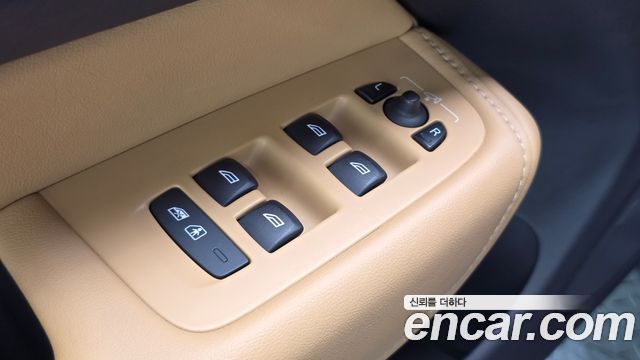 Volvo XC60 2019 — photo 27