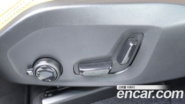 Volvo XC60 2019 — photo 31