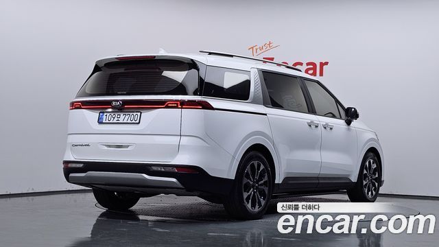 Kia Canival 2021 — photo 2