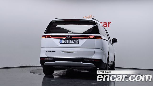 Kia Canival 2021 — photo 4