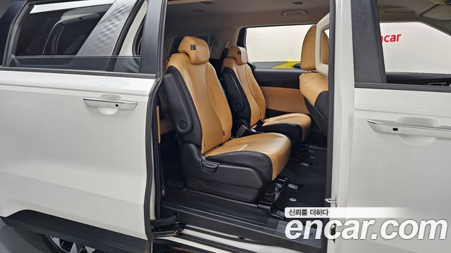Kia Canival 2021 — photo 17