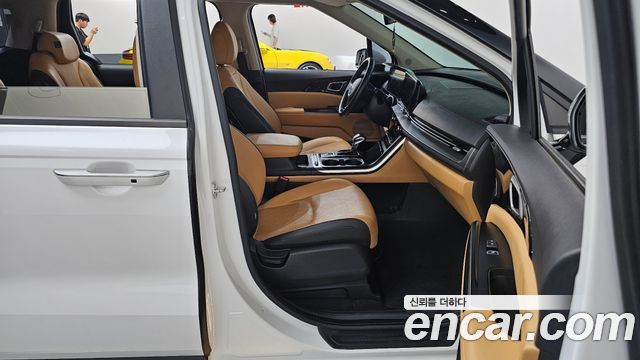 Kia Canival 2021 — photo 16