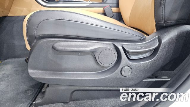 Kia Canival 2021 — photo 31