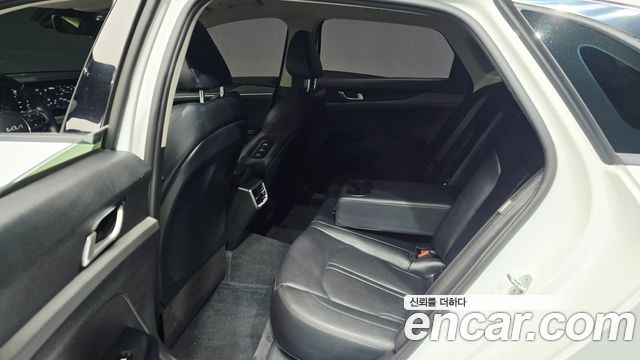 Kia K5 2023 — photo 17
