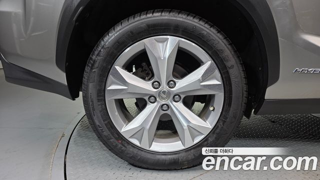 Lexus NX 2016 — photo 5