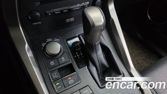 Lexus NX 2016 — photo 9