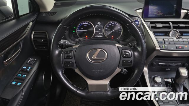 Lexus NX 2016 — photo 13