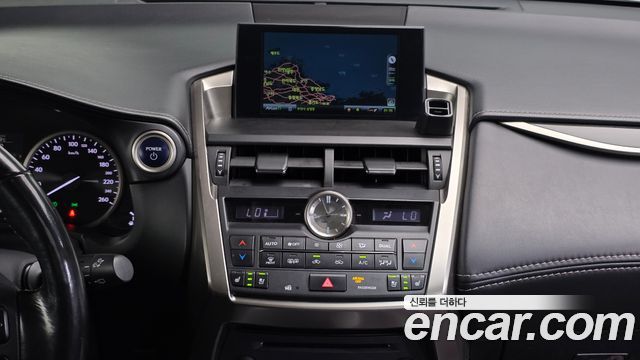 Lexus NX 2016 — photo 14