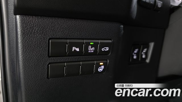 Lexus NX 2016 — photo 17