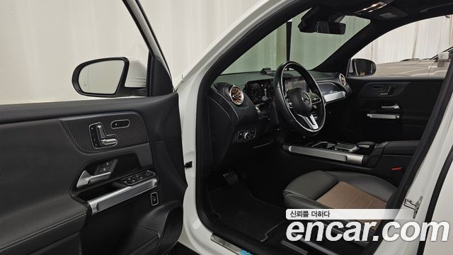 Mercedes-Benz EQB 2023 — photo 10