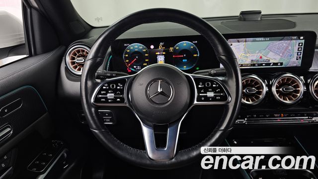 Mercedes-Benz EQB 2023 — photo 13