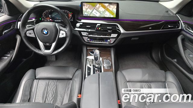 BMW 5-Series 2023 — photo 10