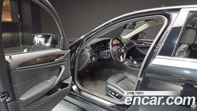 BMW 5-Series 2023 — photo 13