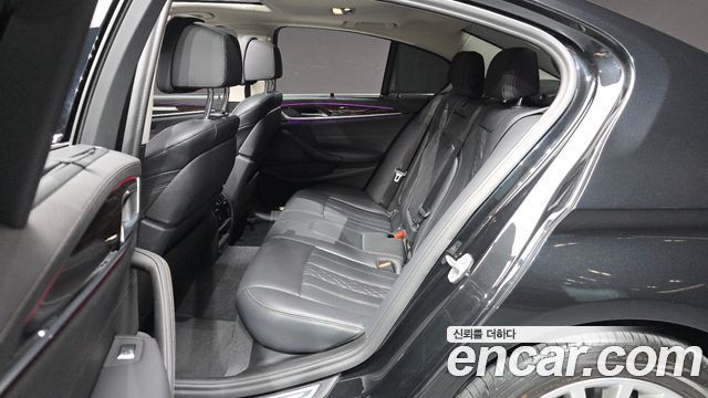 BMW 5-Series 2023 — photo 18