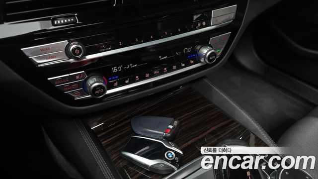 BMW 5-Series 2023 — photo 24