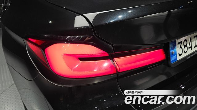BMW 5-Series 2023 — photo 9