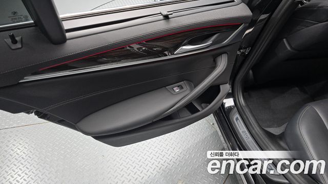 BMW 5-Series 2023 — photo 15