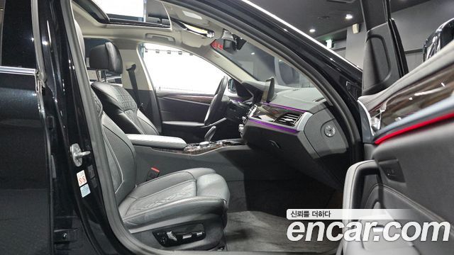 BMW 5-Series 2023 — photo 16