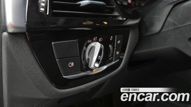 BMW 5-Series 2023 — photo 28