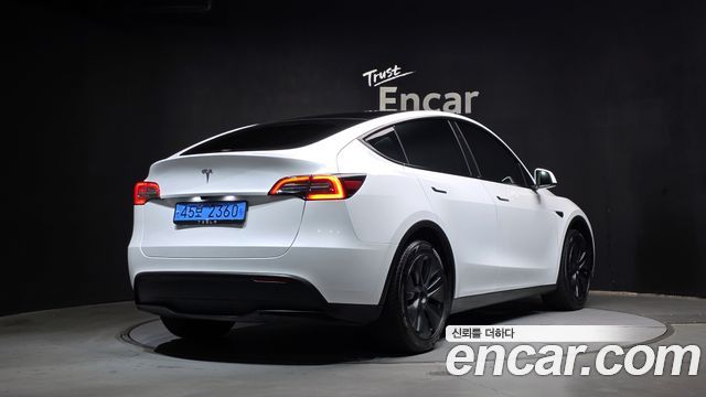 Tesla Model Y 2024 — photo 2