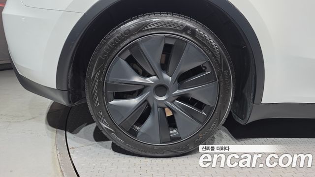 Tesla Model Y 2024 — photo 5