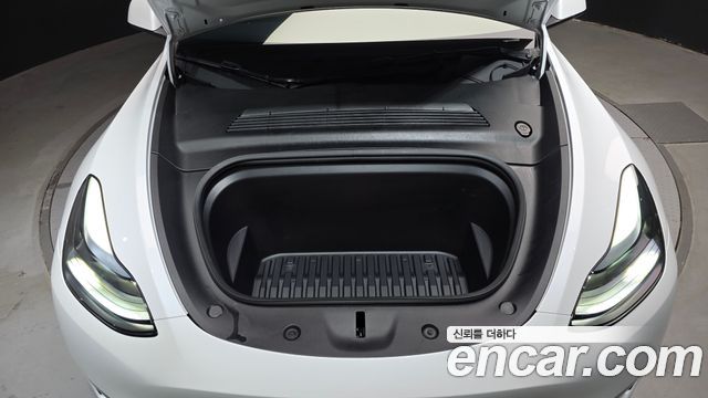 Tesla Model Y 2024 — photo 6