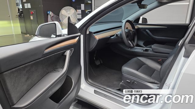 Tesla Model Y 2024 — photo 13