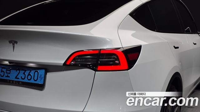 Tesla Model Y 2024 — photo 9