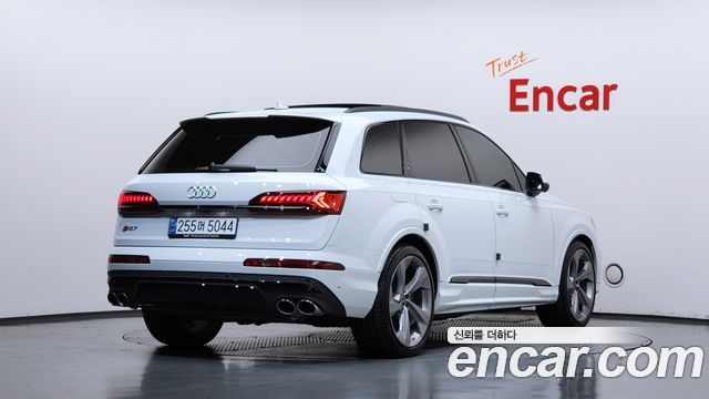 Audi SQ7 2023 — photo 2