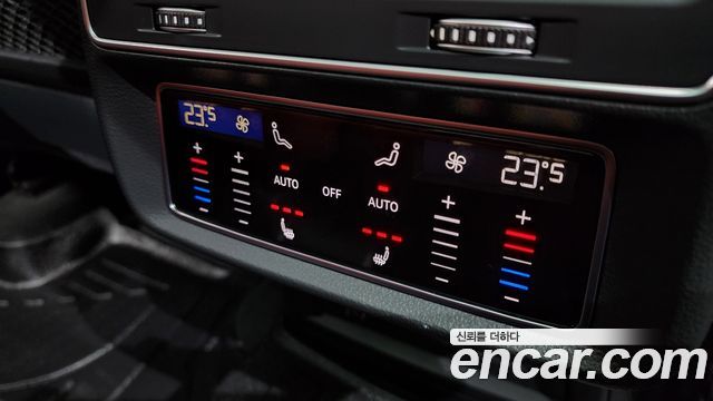 Audi SQ7 2023 — photo 25