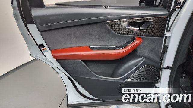 Audi SQ7 2023 — photo 15