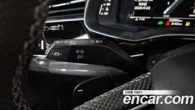 Audi SQ7 2023 — photo 28