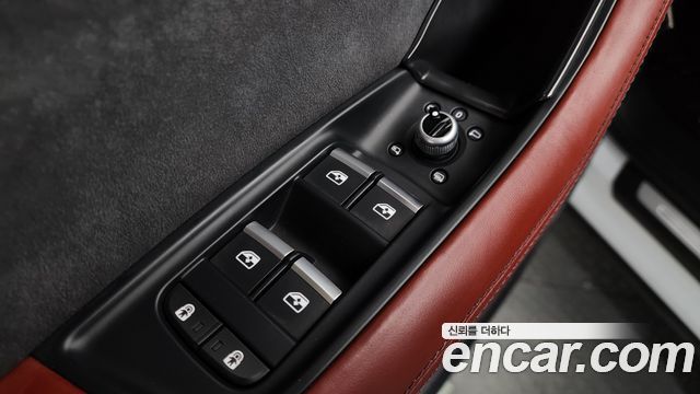 Audi SQ7 2023 — photo 30