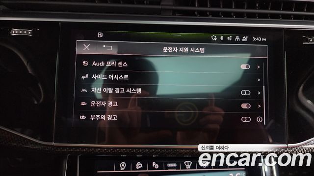 Audi SQ7 2023 — photo 37