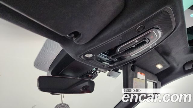 Audi SQ7 2023 — photo 38