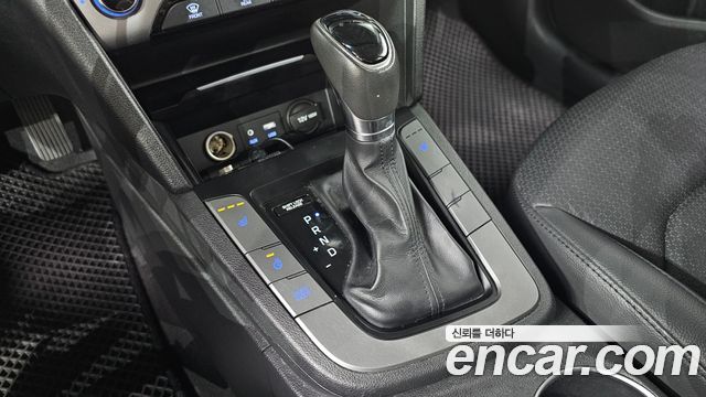 Hyundai AVANTE 2016 — photo 12
